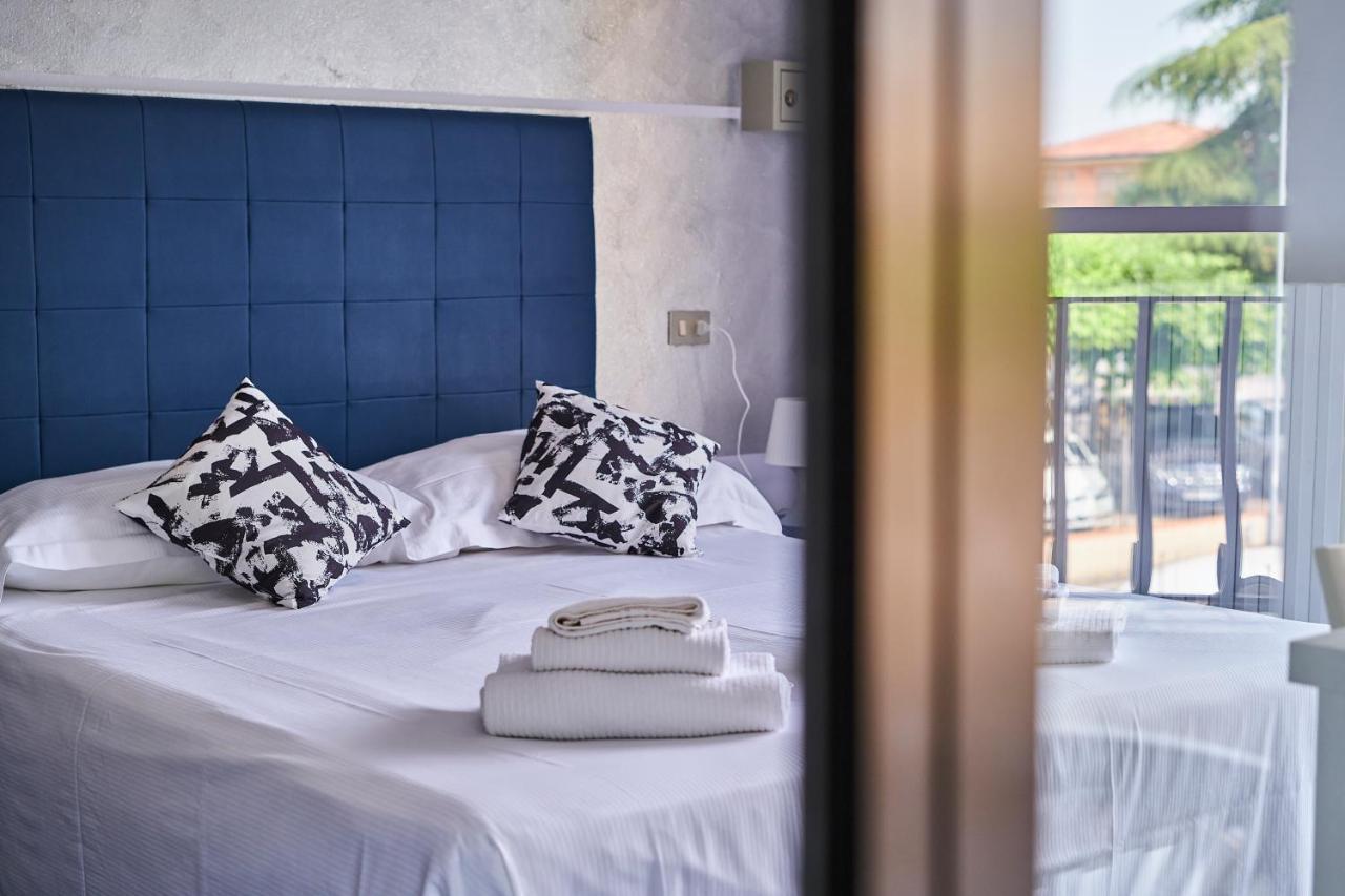 Hotel Vittoria 西尔米奥奈 外观 照片